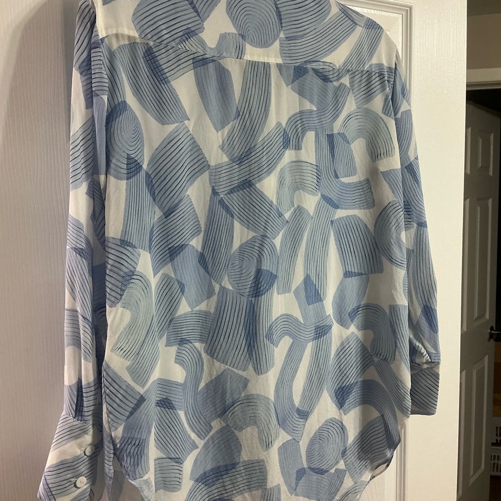 Club Monaco Silk Blue and White Shirt long flow dress shirt - Picture 4 of 5